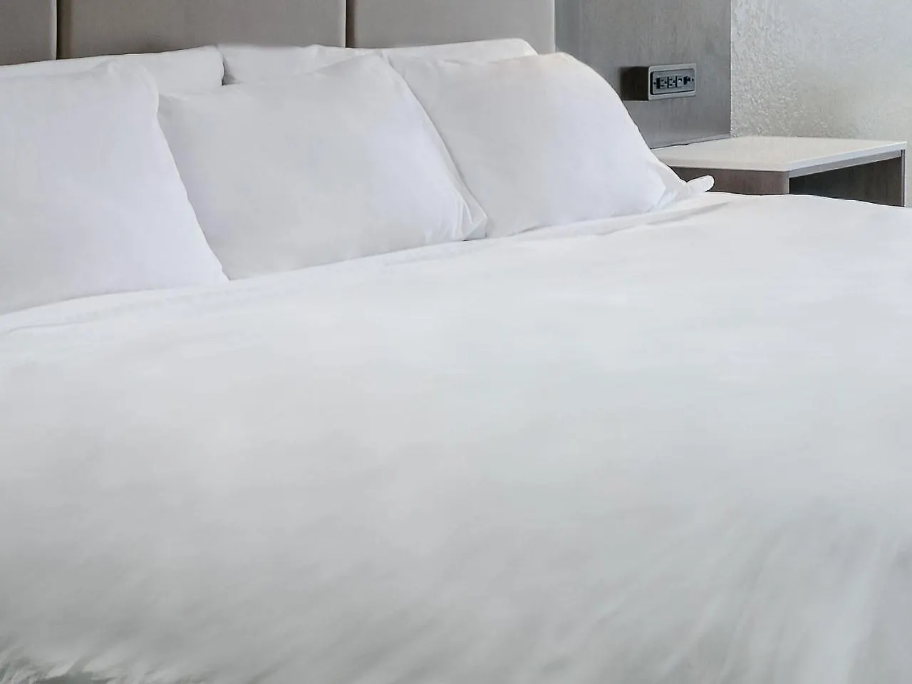 Radisson Hotel Toronto East 3*,